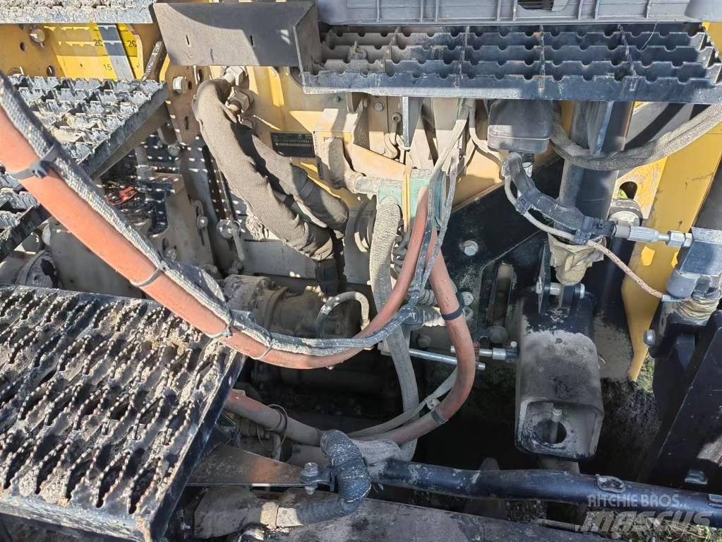 CAT AP655F معدات السفلتة