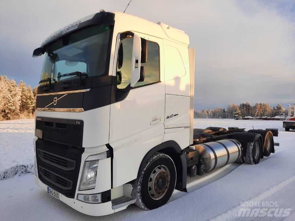 Volvo FH 13 شاحنات بمقصورة وهيكل