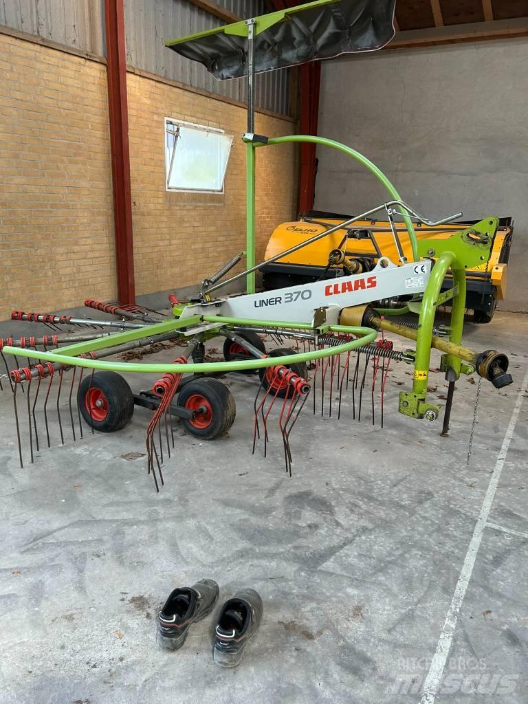 CLAAS Liner 370 مكابس وميبسات التبن