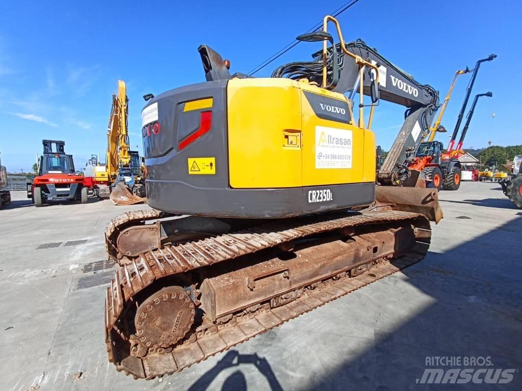 Volvo ECR 235 C L حفارات زحافة