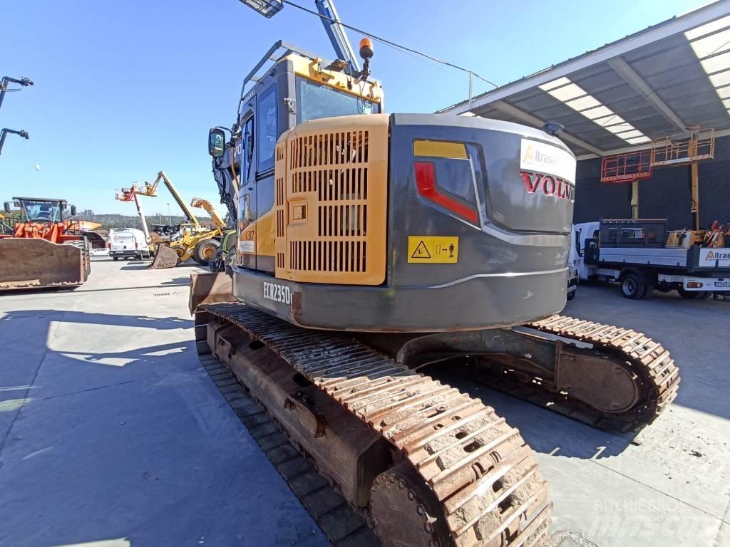 Volvo ECR 235 C L حفارات زحافة