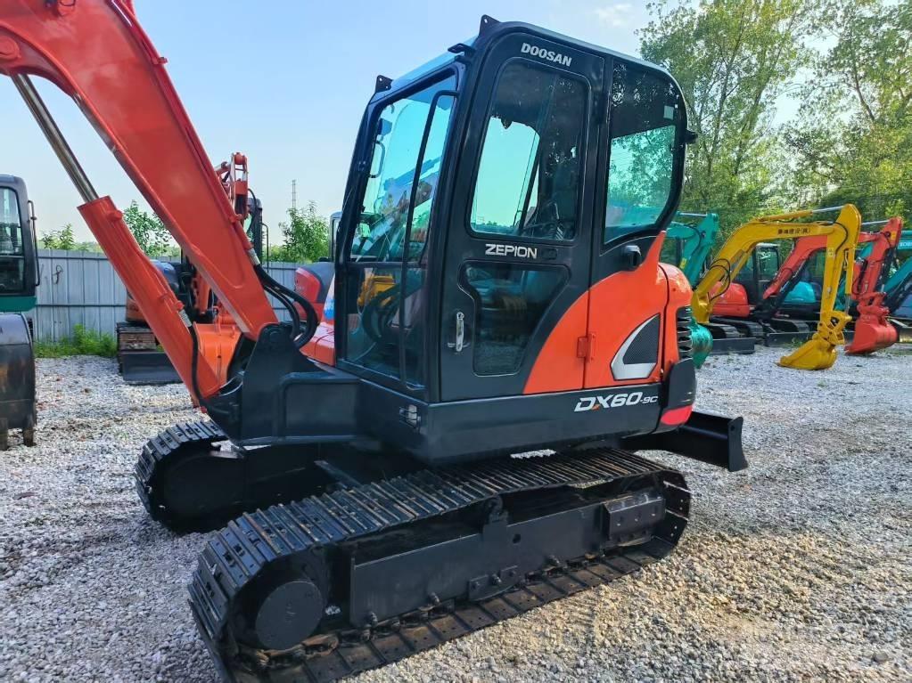 Doosan DX 60 حفارات صغيرة أقل من 7 طن (حفارات صغيرة)