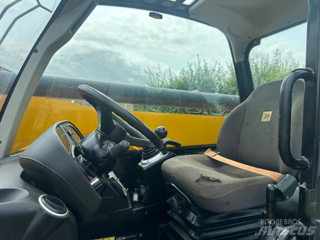 JCB 540-170 مناولات متداخلة