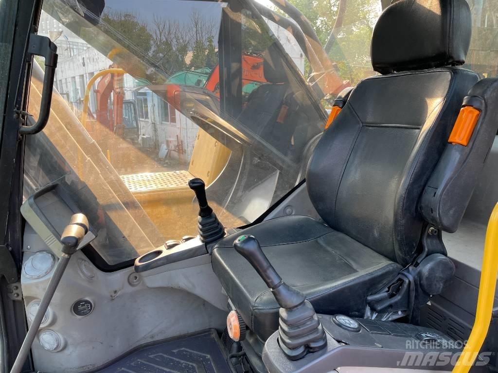 Volvo EC 80D حفارات زحافة
