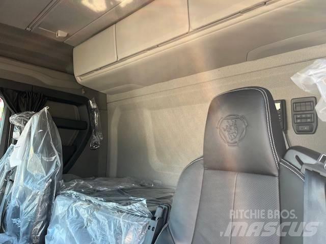 Scania R 560 شاحنات الرافعات