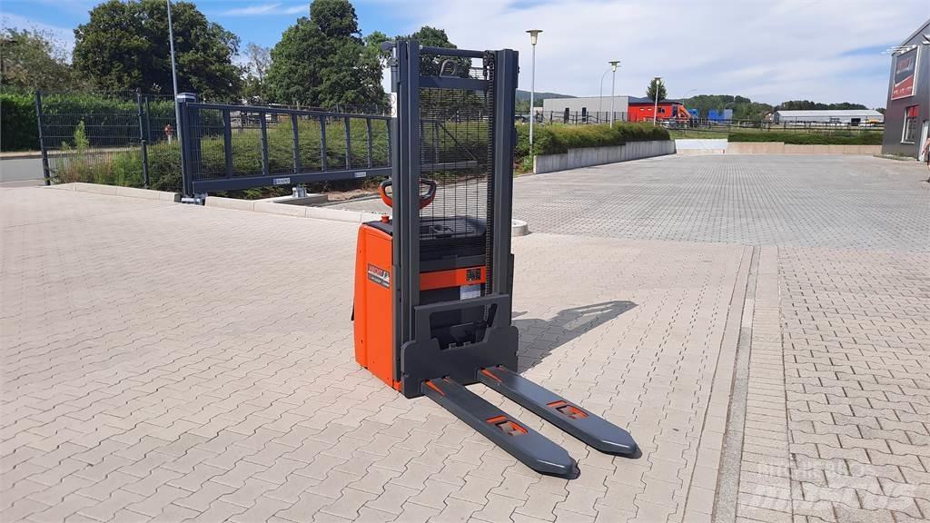 Linde L16 - BR1173 معدات التكديس الجوالة