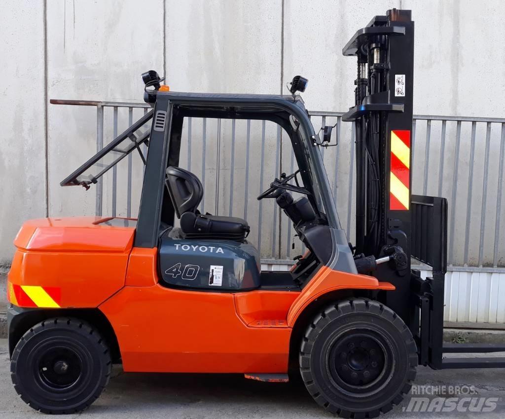 Toyota 7 FD 40 شاحنات الديزل
