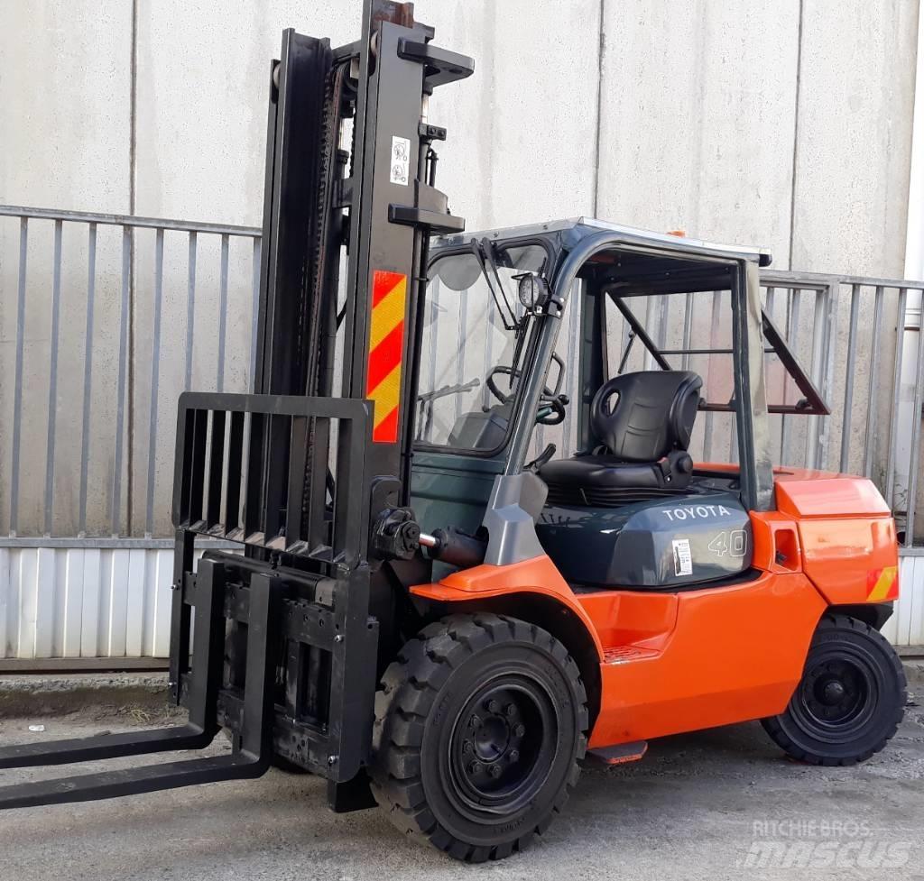 Toyota 7 FD 40 شاحنات الديزل