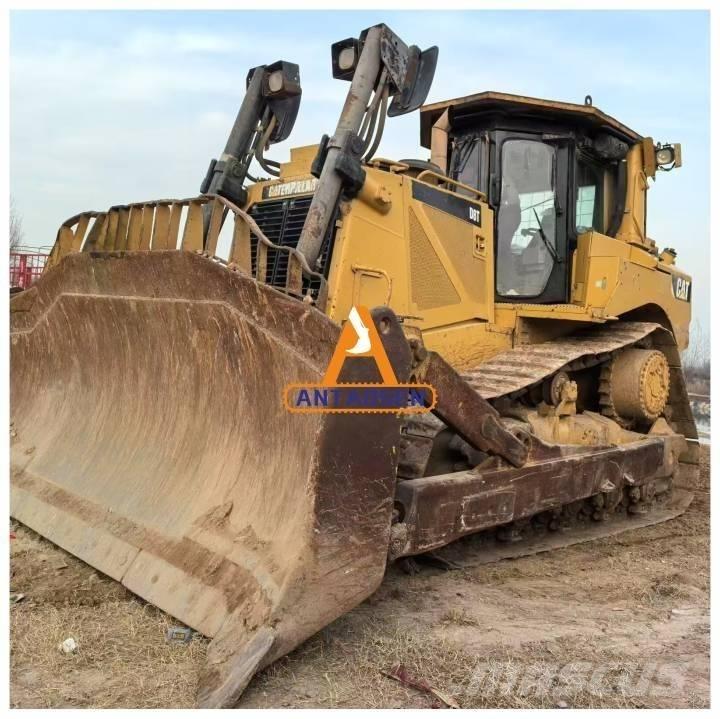 CAT D 8 T بلدوزرات مجنزرة