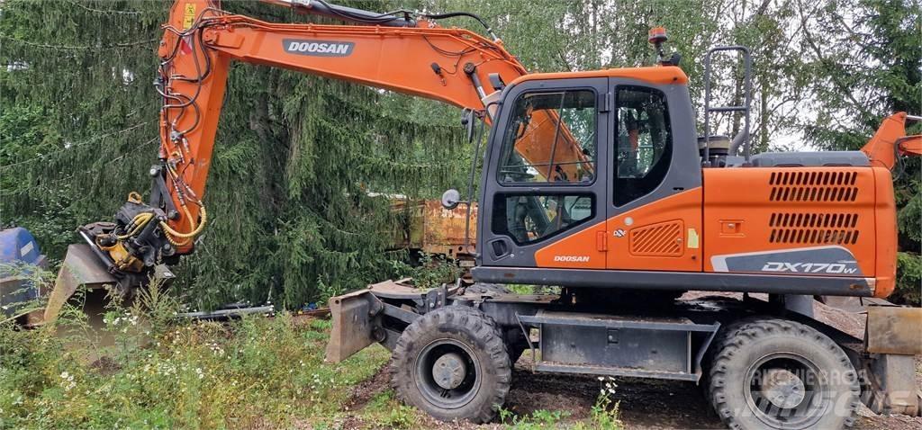 Doosan DX170W حفارات بعجل