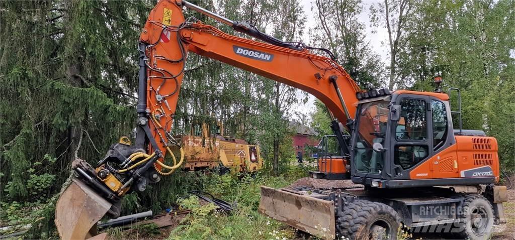 Doosan DX170W حفارات بعجل