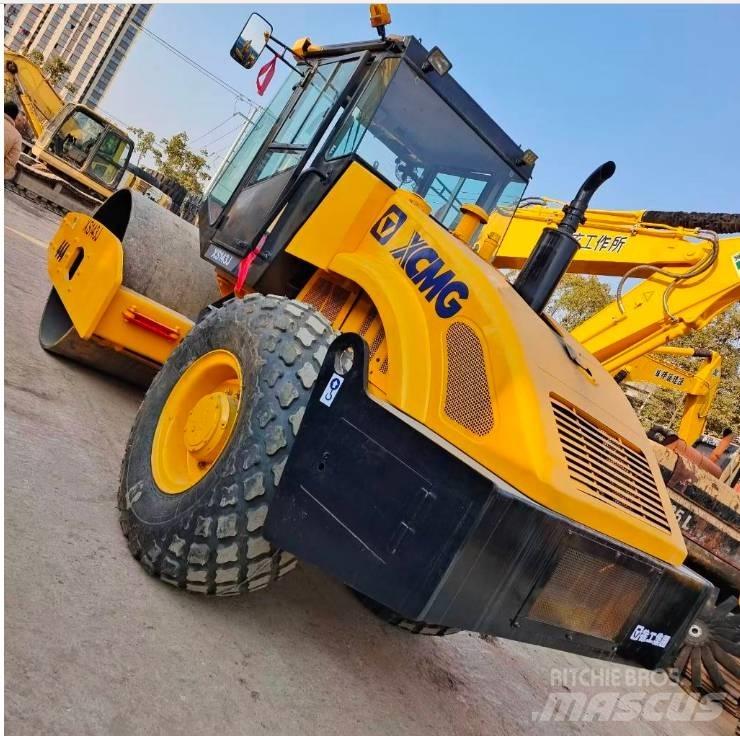 XCMG XS 142 J مداحل ثنائية الاسطوانة