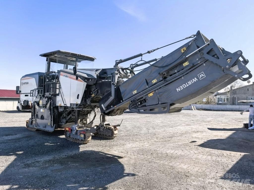 Wirtgen W 200 F ماكينات الكشط البارد للأسفلت