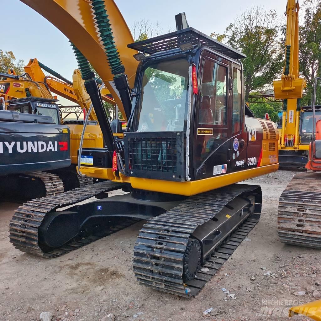 CAT 320 D2L حفارات زحافة