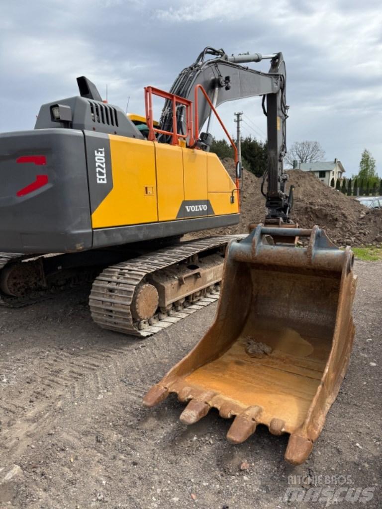 Volvo EC 220 EL حفارات زحافة