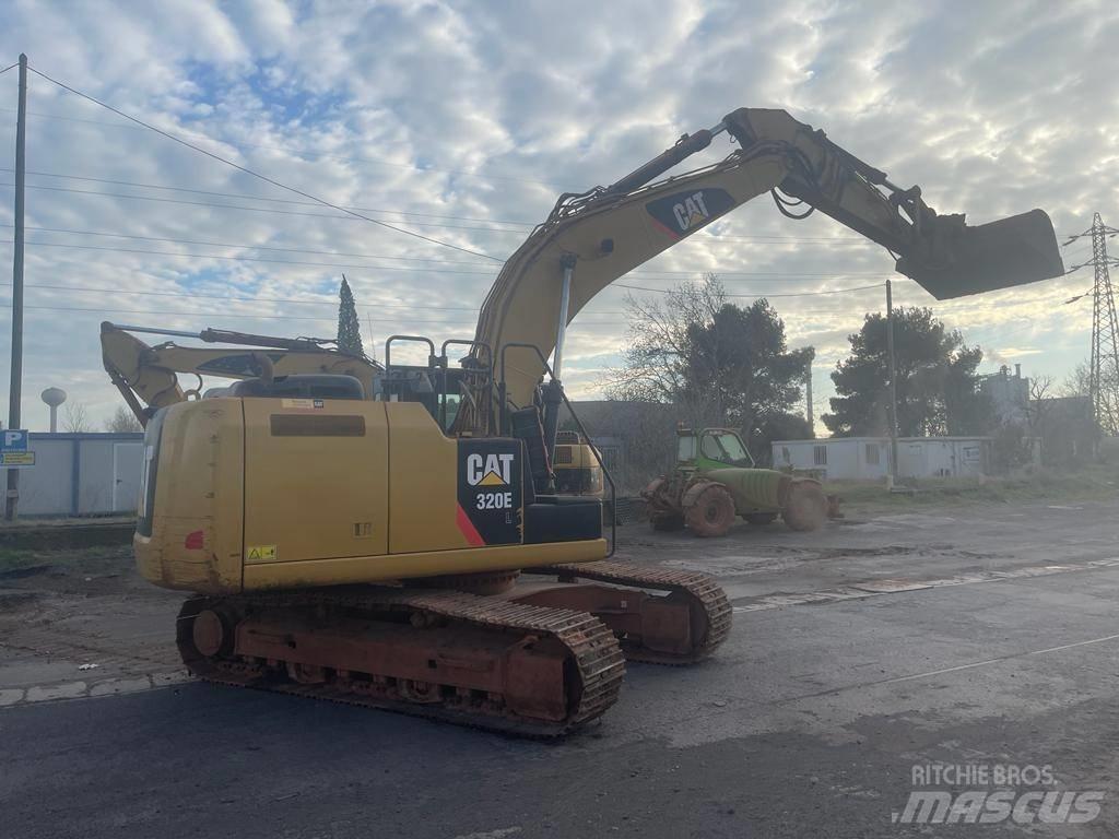 CAT 320 E حفارات زحافة