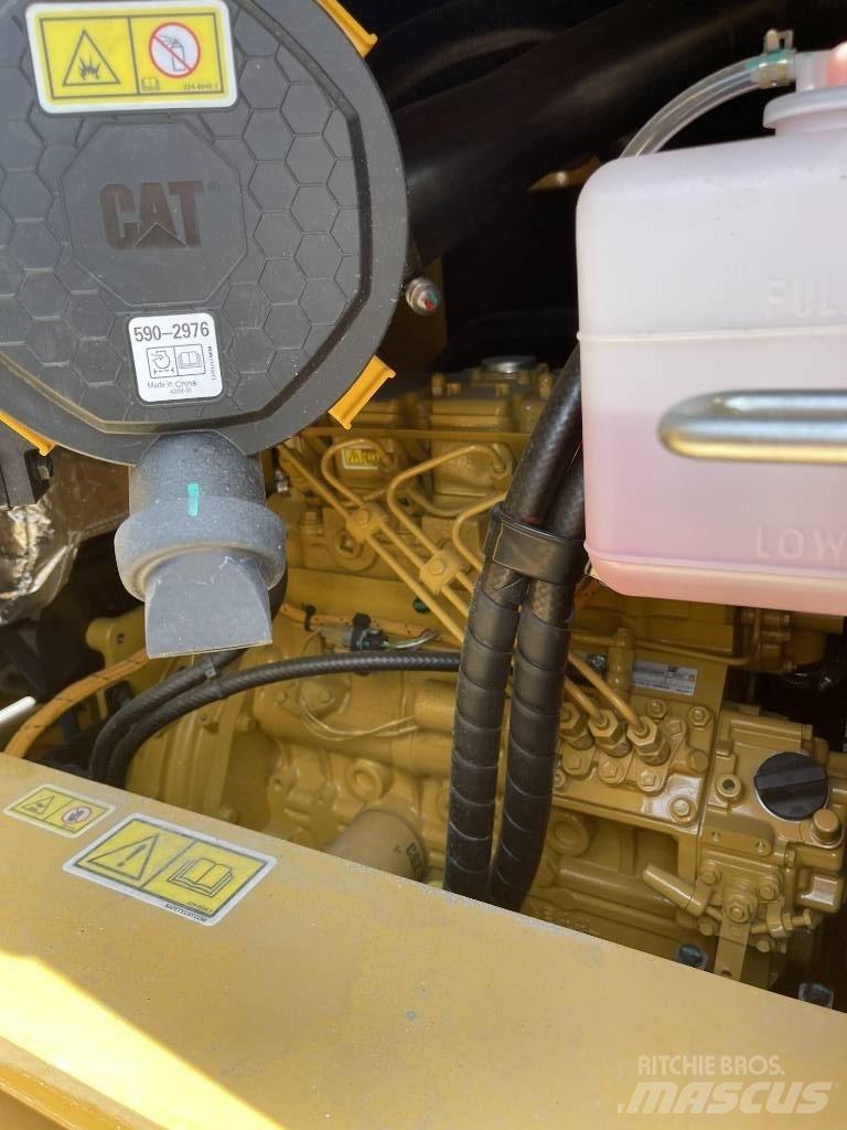 CAT 305.5 حفارات زحافة