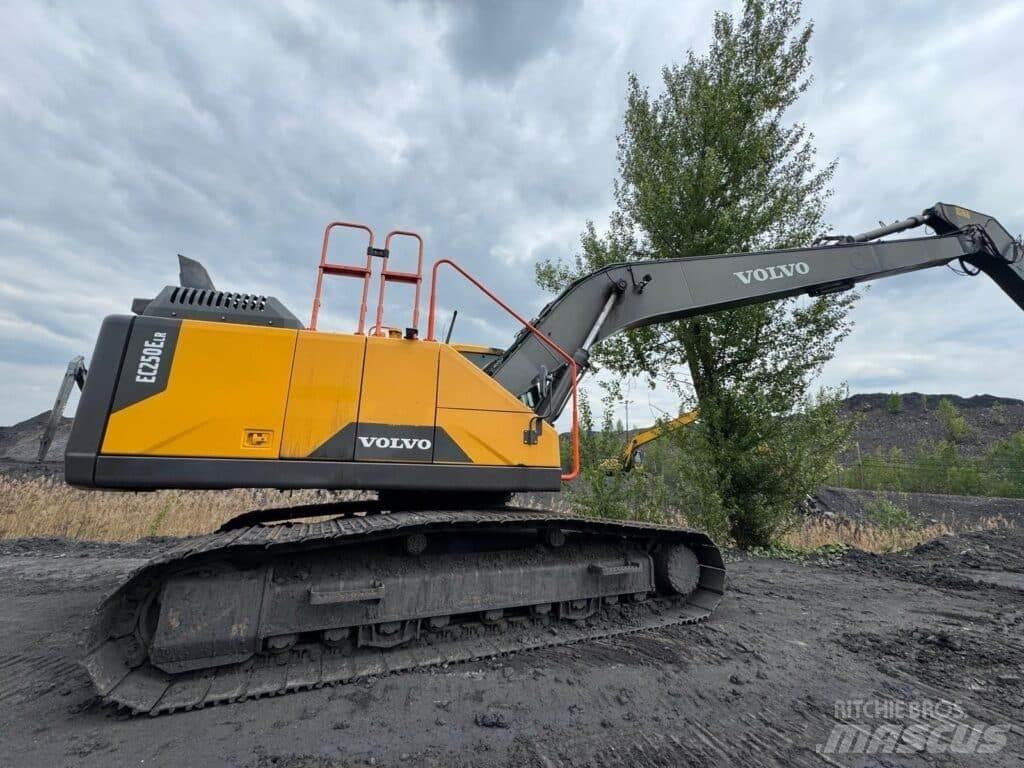 Volvo EC250ELR حفارات زحافة