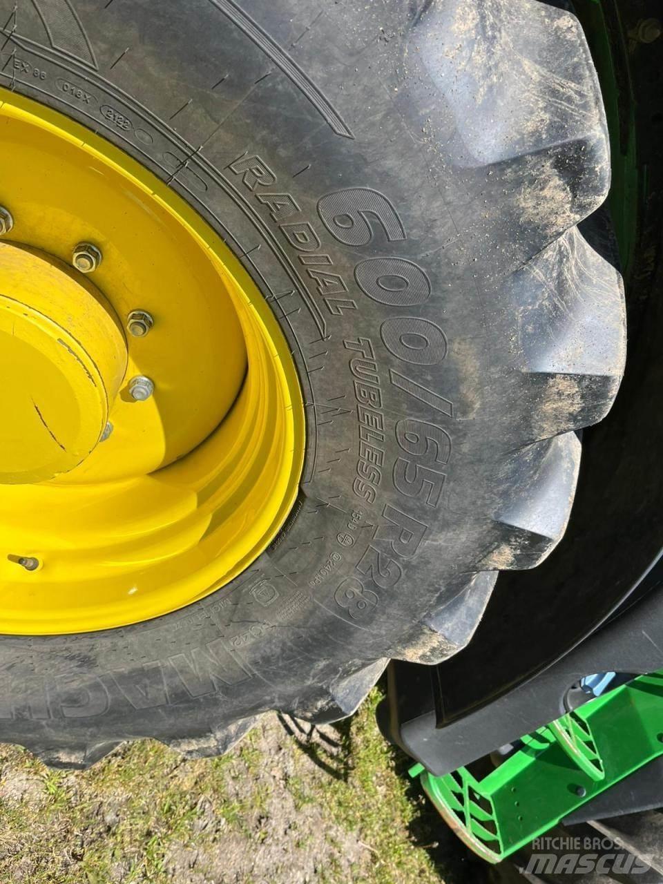 John Deere 6R 165 الجرارات