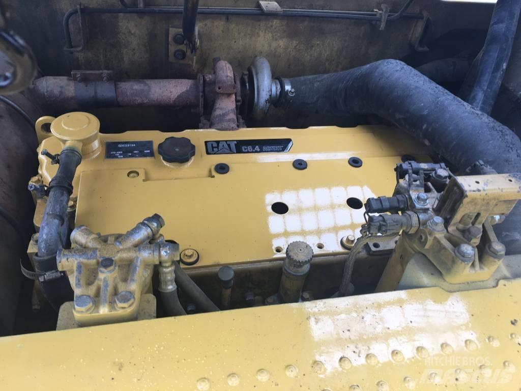 CAT 320 DL حفارات زحافة