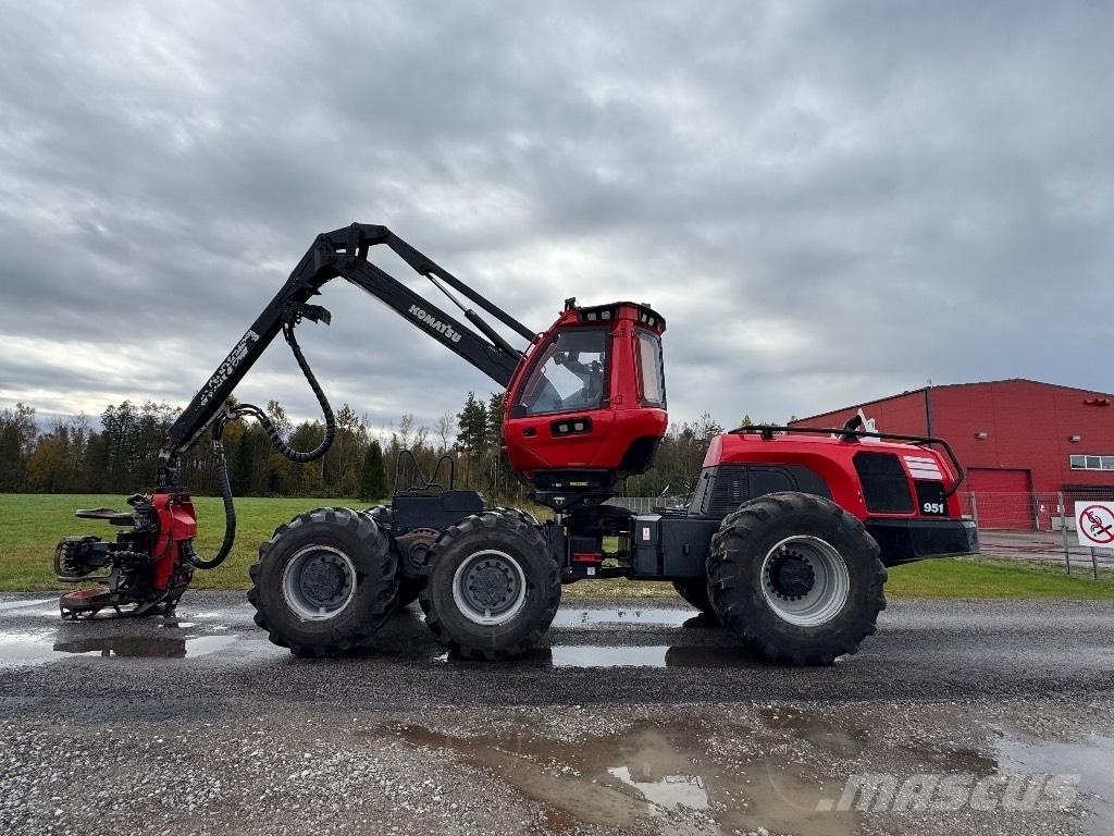 Komatsu 951 حصادات