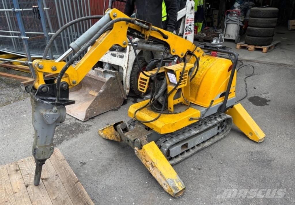 Brokk 50 حفارات هدم