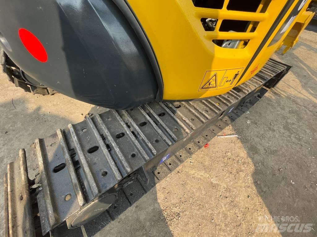 Komatsu PC 30 حفارات زحافة