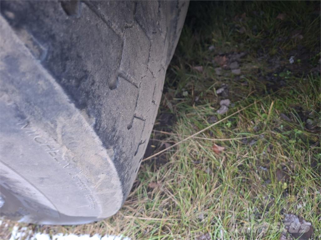 Scania R164 شاحنات قلابة