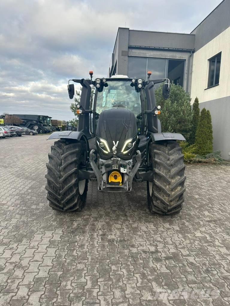 Valtra T 235 الجرارات
