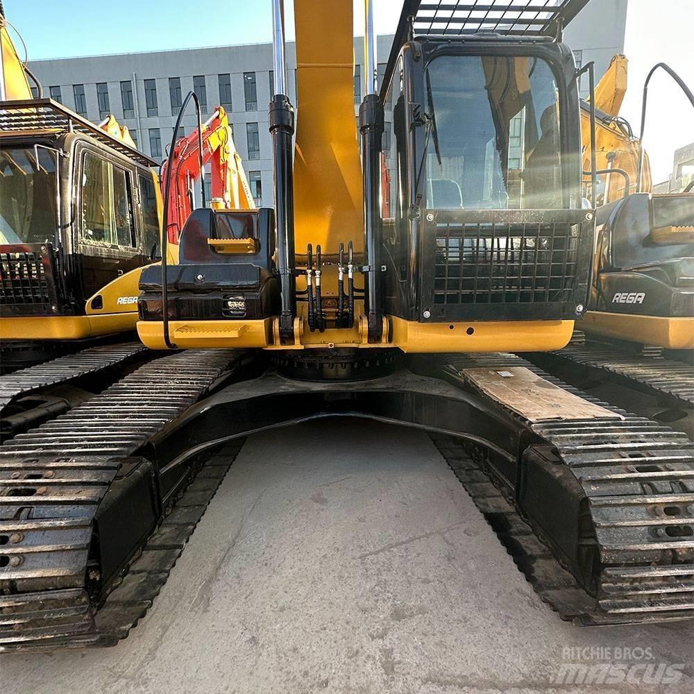 CAT 323 D حفارات زحافة