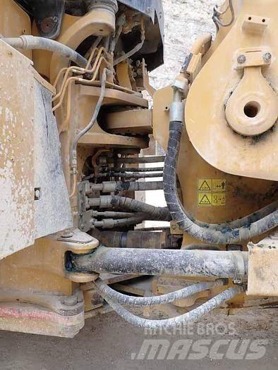 CAT 988K لوادر بعجل