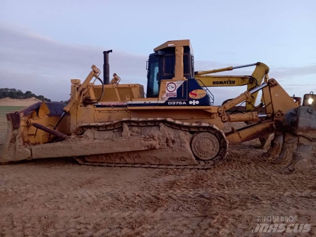 Komatsu D 375 A-2 بلدوزرات مجنزرة