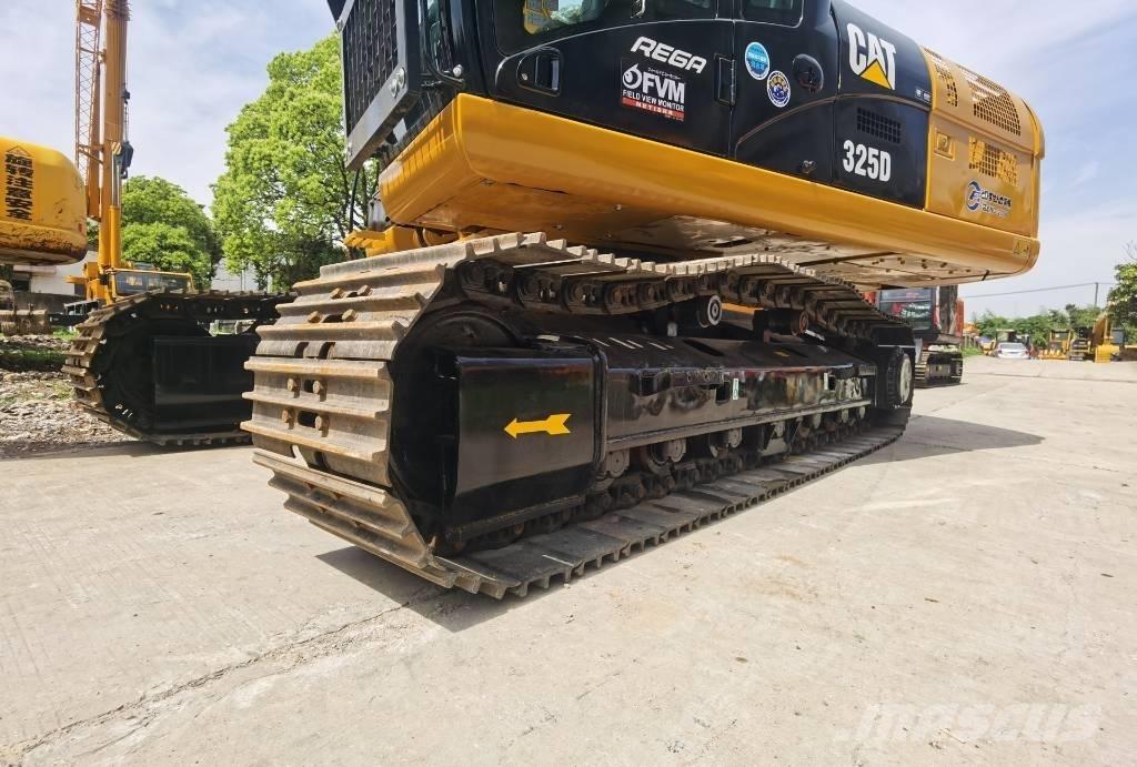 CAT 325 D حفارات زحافة