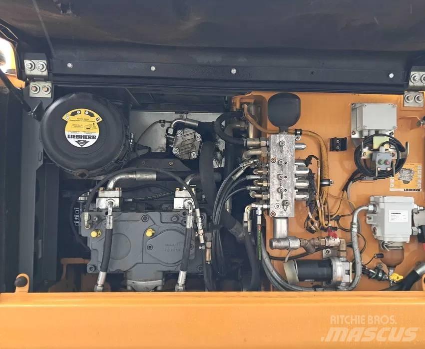 Liebherr R 926 LC حفارات زحافة