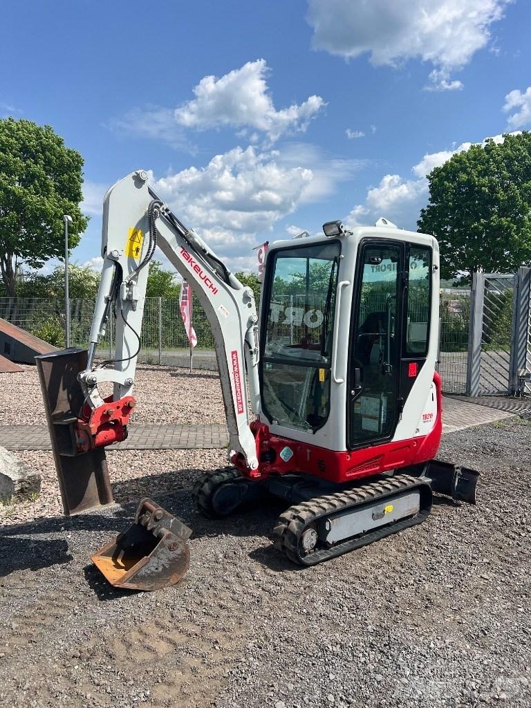 Takeuchi TB 216 حفارات صغيرة أقل من 7 طن (حفارات صغيرة)