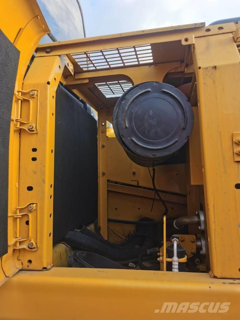 Komatsu PC 220-7 حفارات زحافة