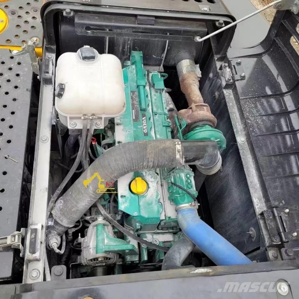 Volvo 240 حفارات زحافة