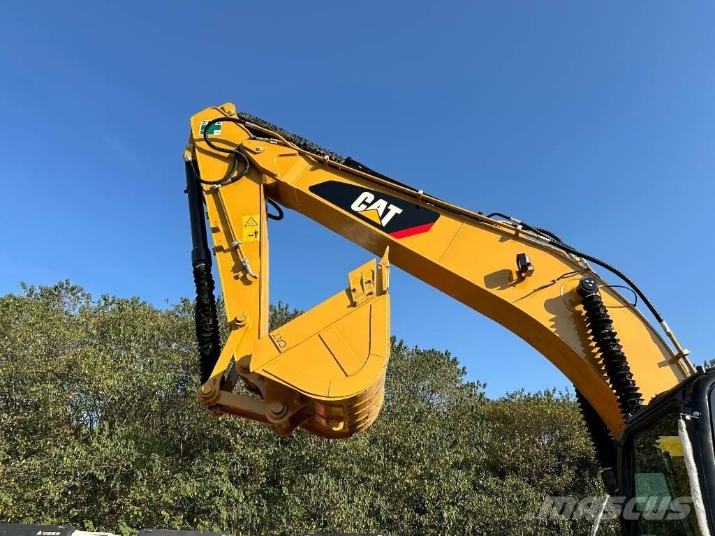 CAT 320DL حفارات زحافة