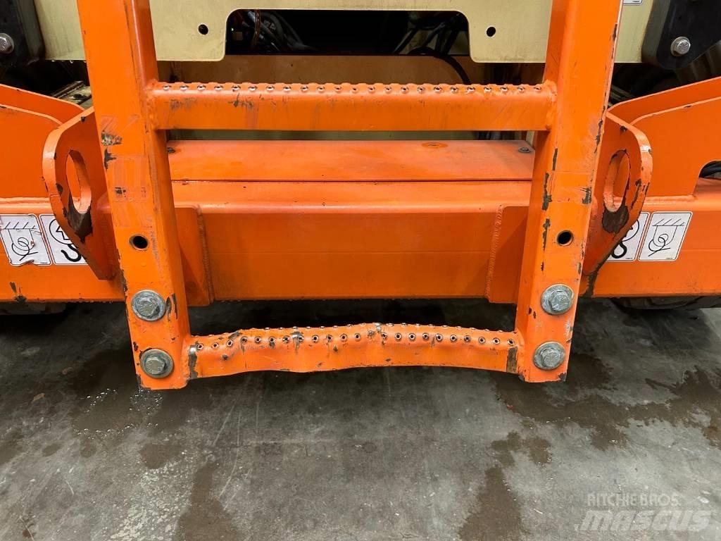 JLG M 4069 LE رافعات مقصية الشكل