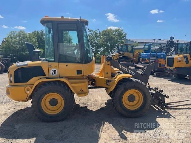 Volvo L 30 G لوادر بعجل