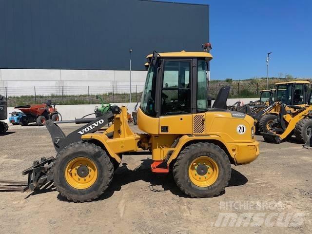 Volvo L 30 G لوادر بعجل