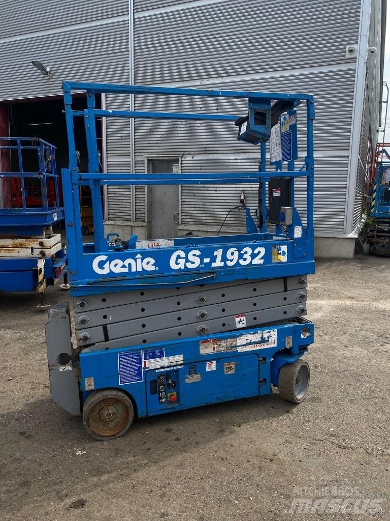 Genie GS 1932 رافعات مقصية الشكل