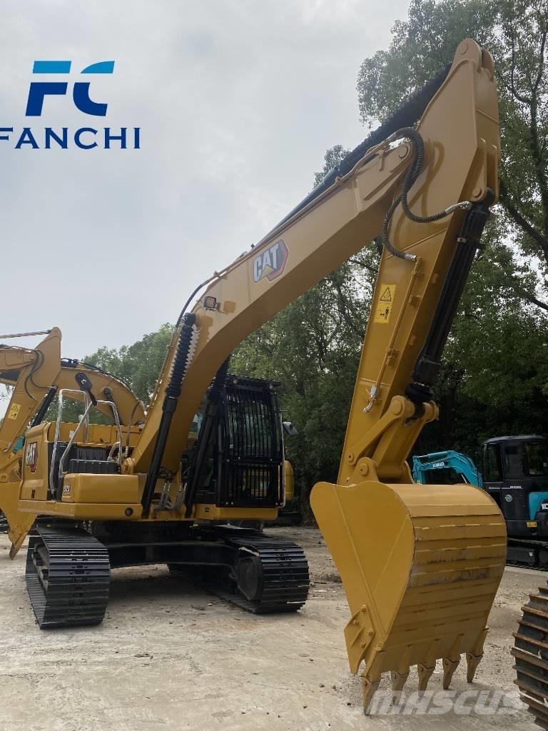 CAT 323 حفارات زحافة