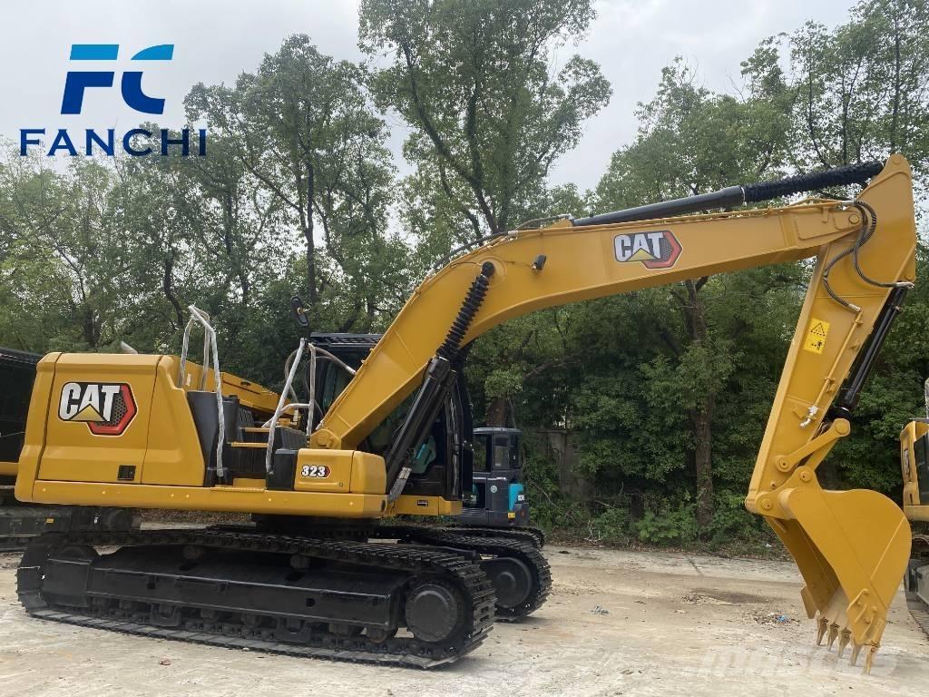 CAT 323 حفارات زحافة