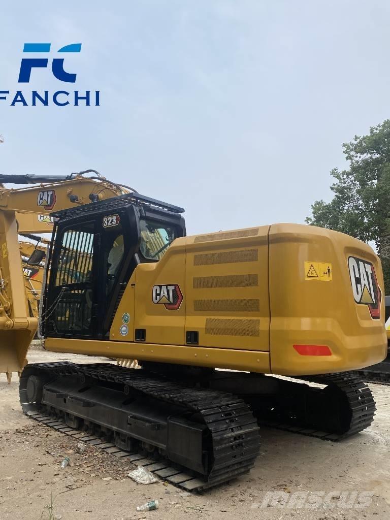 CAT 323 حفارات زحافة