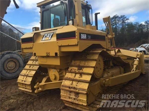 CAT D 6 R بلدوزرات مجنزرة