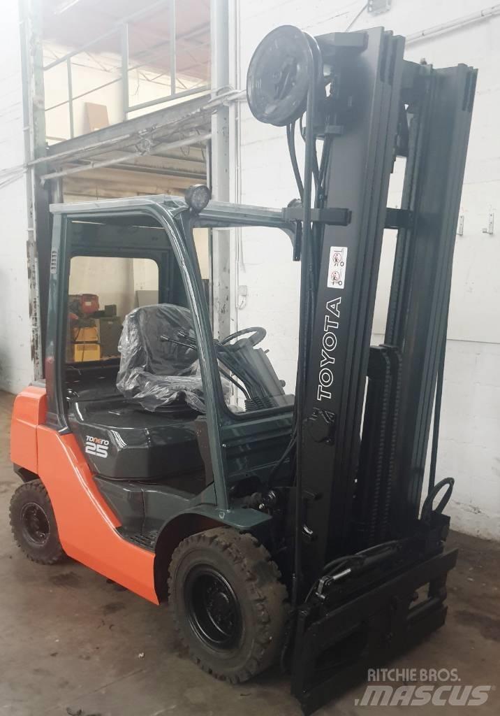 Toyota 52-8 FD 25 شاحنات الديزل