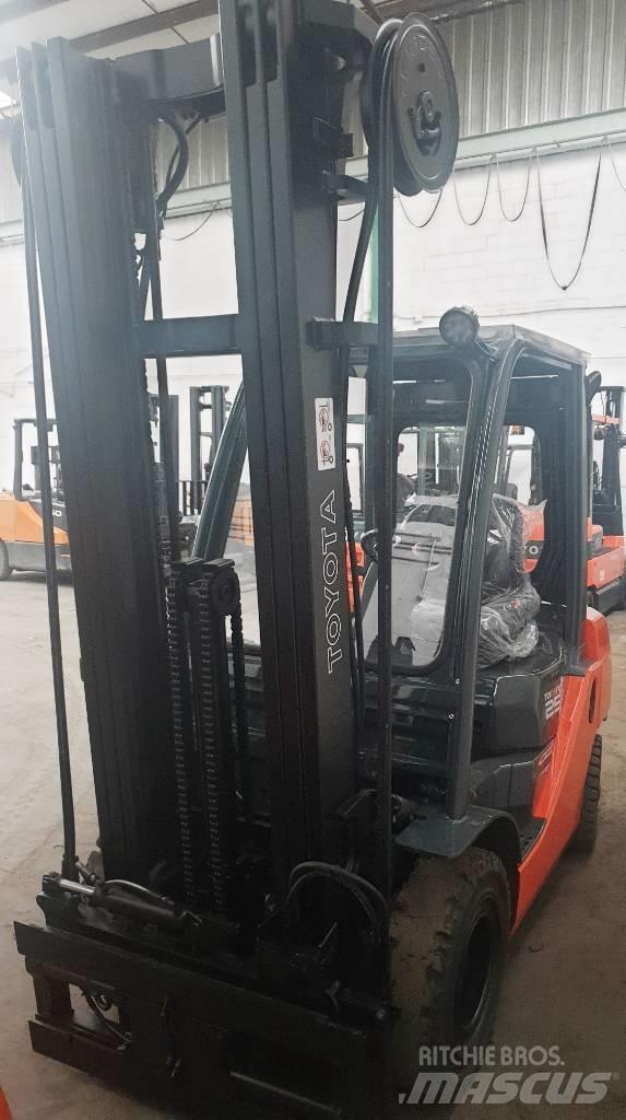Toyota 52-8 FD 25 شاحنات الديزل