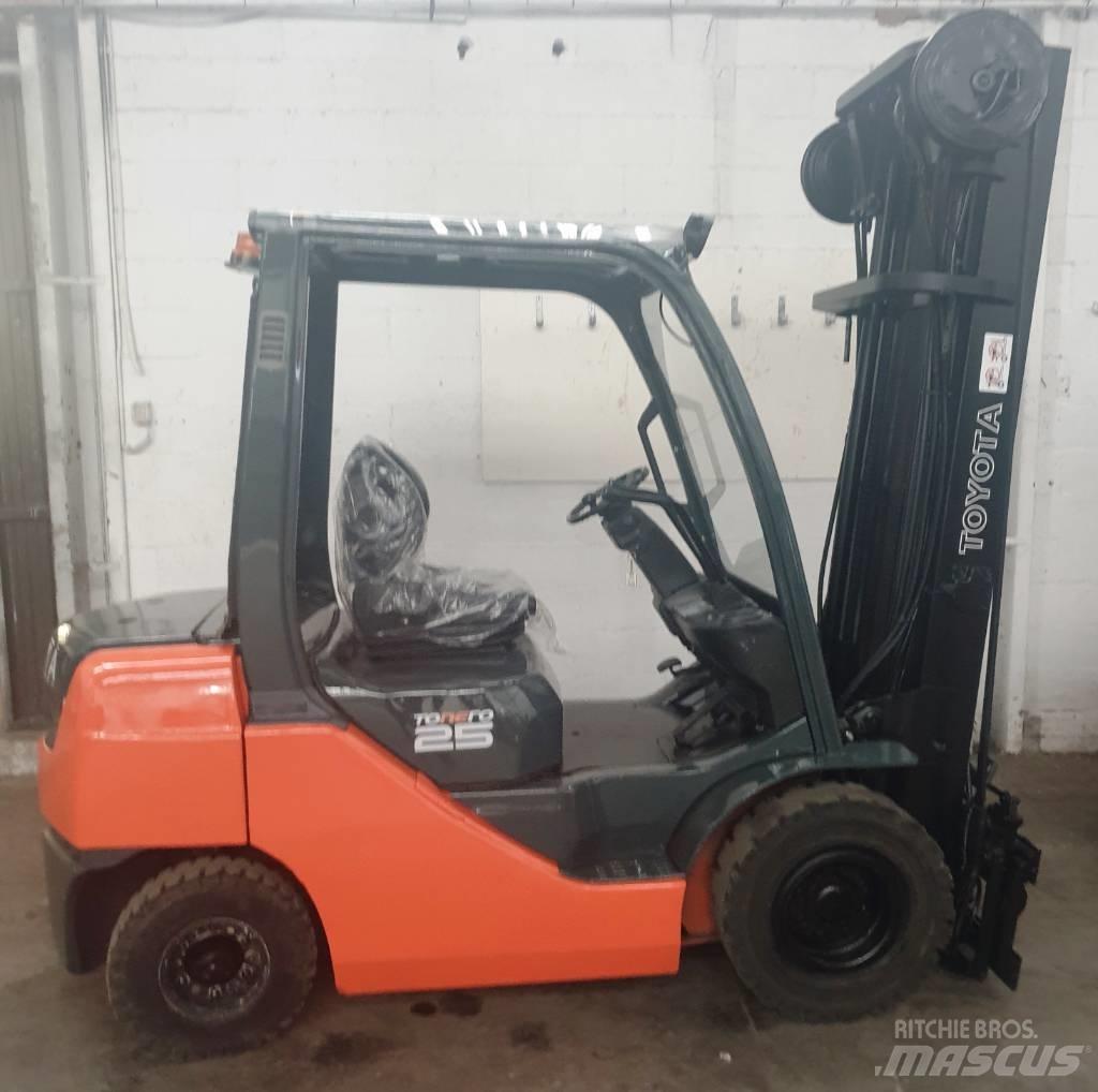 Toyota 52-8 FD 25 شاحنات الديزل