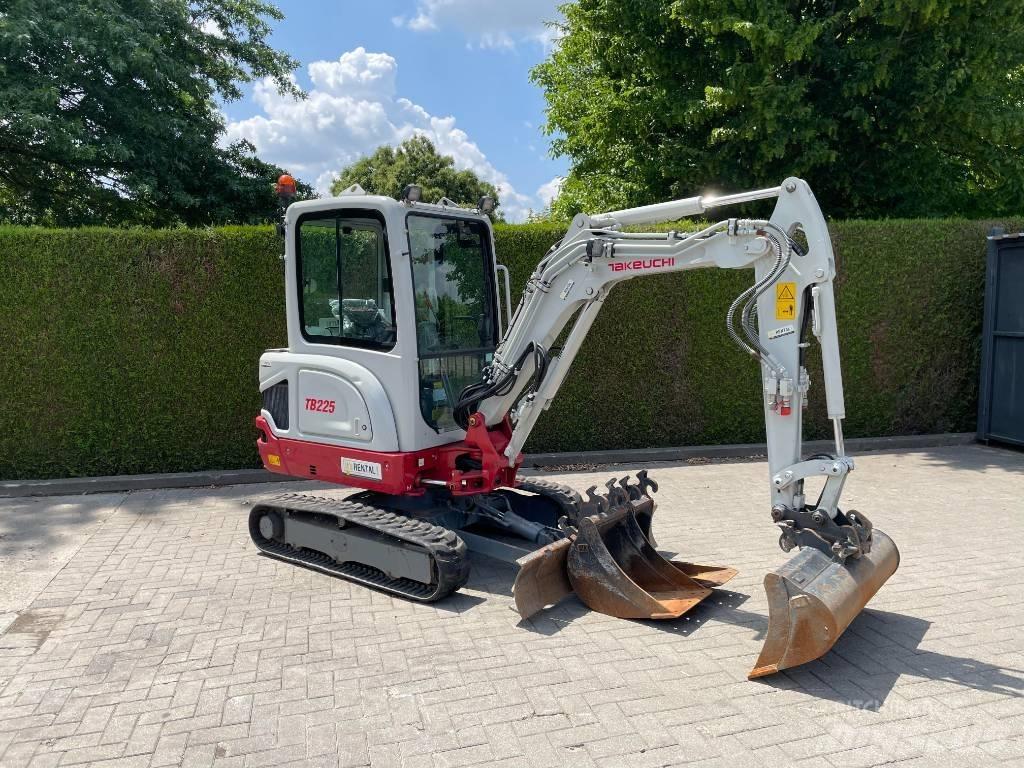 Takeuchi TB 225 حفارات صغيرة أقل من 7 طن (حفارات صغيرة)